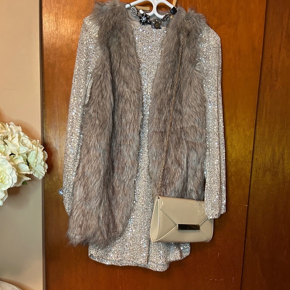 Champange Sequinned Sheath Dress by Betsy Johnson - Picture 4 of 5